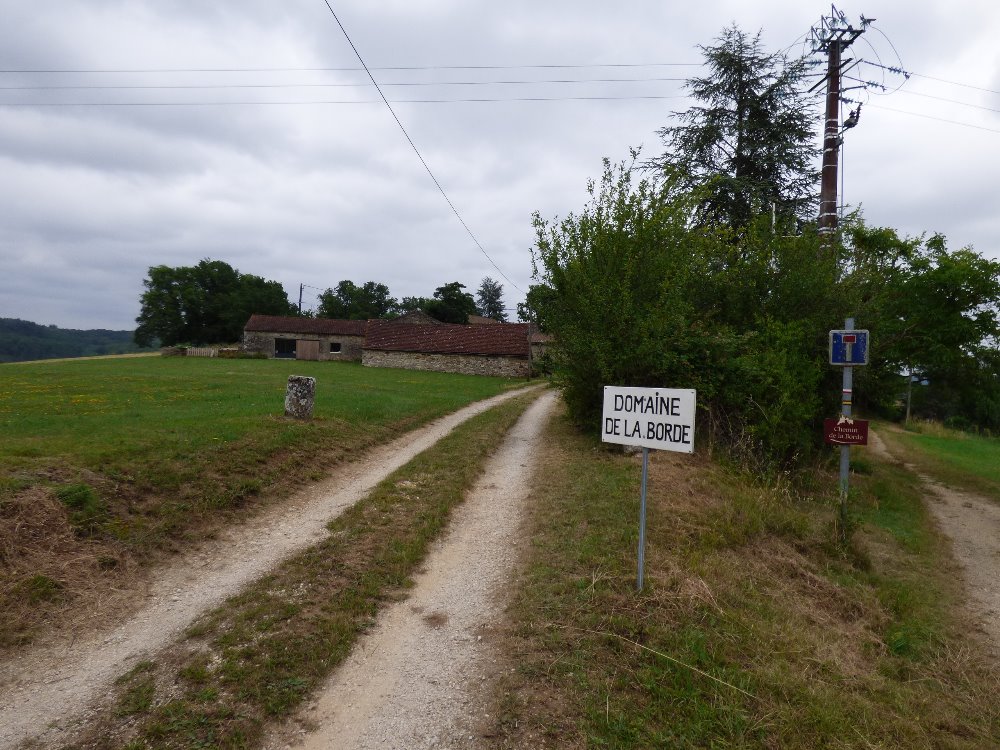 Aire camping-car  Puy-l'vque (46700) - Photo 3